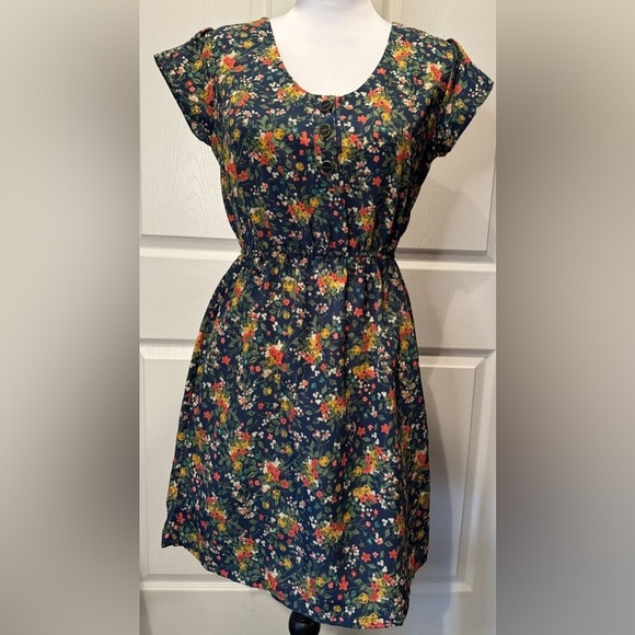 Pretty Floral Dress - Picture 1 of 6